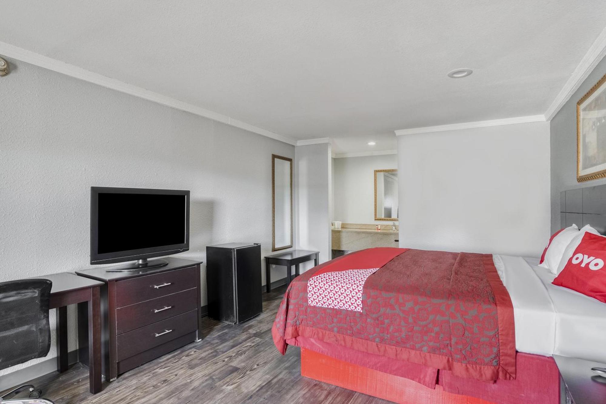 Oyo La Hwy 165 Hotel 2*
